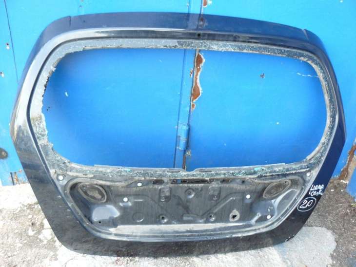 Suzuki Liana 2002 2003r Klapa Tył Tylna
