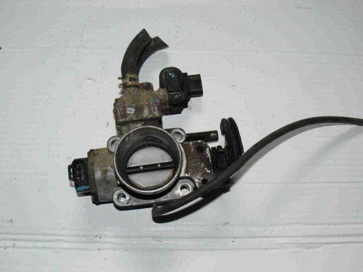 Toyota Avensis T22 1998r Przepustnica 22270-10110
