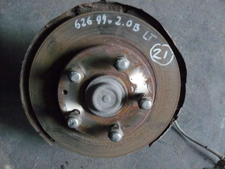 Mazda 626 1999 2000r Zwrotnica Piasta Lewy Tył