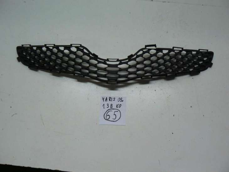 Toyota Yaris II 2009r Grill Atrapa Przód