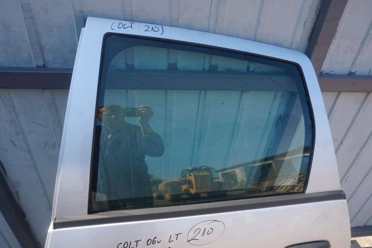 MITSUBISHI COLT VI Z30 2004-2008rok DRZWI LEWE TYLNE KOLOR SREBNY A50 - obrazek 2