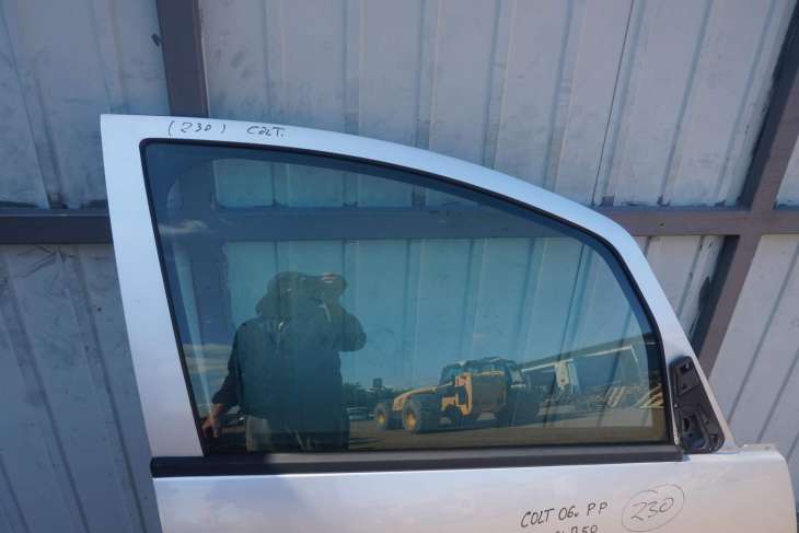 MITSUBISHI COLT VI Z30 2004-2008rok DRZWI PRAWE PRZEDNIE KOLOR SREBNY A50 (Kopia) - obrazek 2