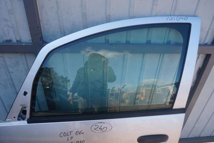 MITSUBISHI COLT VI Z30 2004-2008rok DRZWI LEWE PRZEDNIE KOLOR SREBNY A50 (Kopia) (Kopia) - obrazek 2