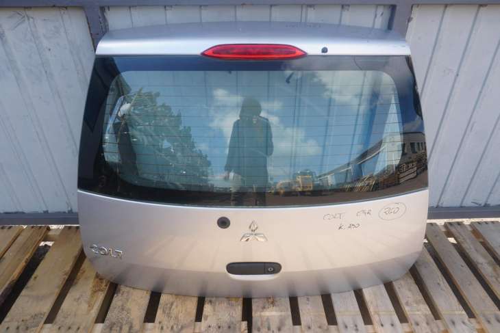 MITSUBISHI COLT VI Z30 2004-2008rok 5D KLAPA BAGAZNIKA SZYBA KOLOR SREBNY A50