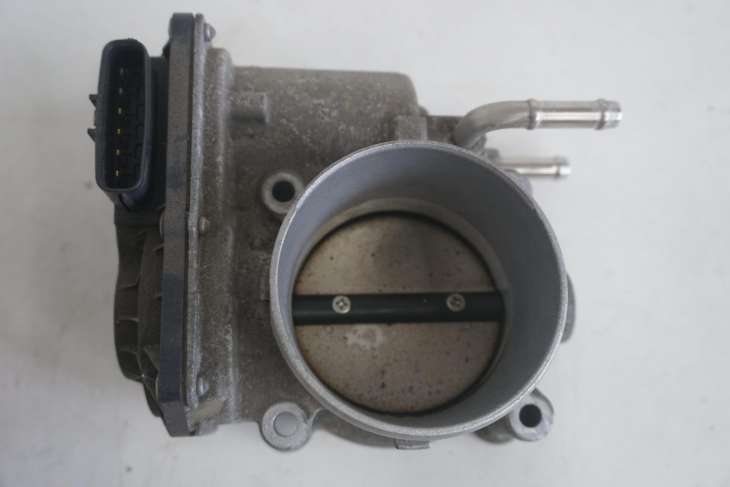 LEXUS IS300H III 2.5B HYBRYDA PRZEPUSTNICA 22030-36030 - obrazek 2