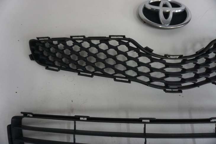 TOYOTA YARIS II ATRAPA ZDERZAKA 75311-0D030 53112-0D140 53111-0D230 - obrazek 4