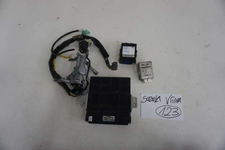 SUZUKI GRAND VITARA I KOMPUTER STEROWNIK SILNIKA 33921-65D61 E6T13672H1