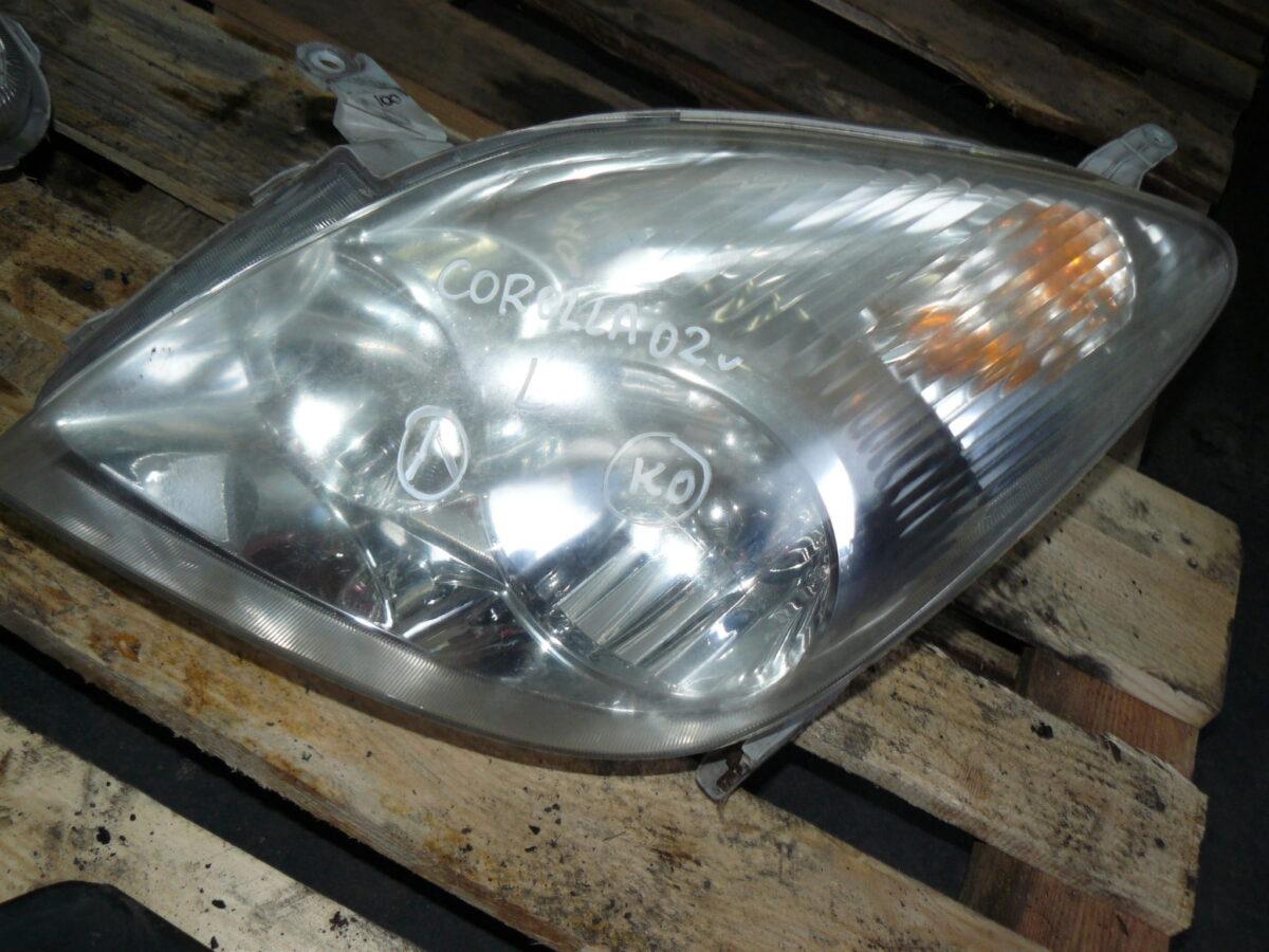 Toyota Corolla Verso 2002r 1.8b Lampa Lewy Przód