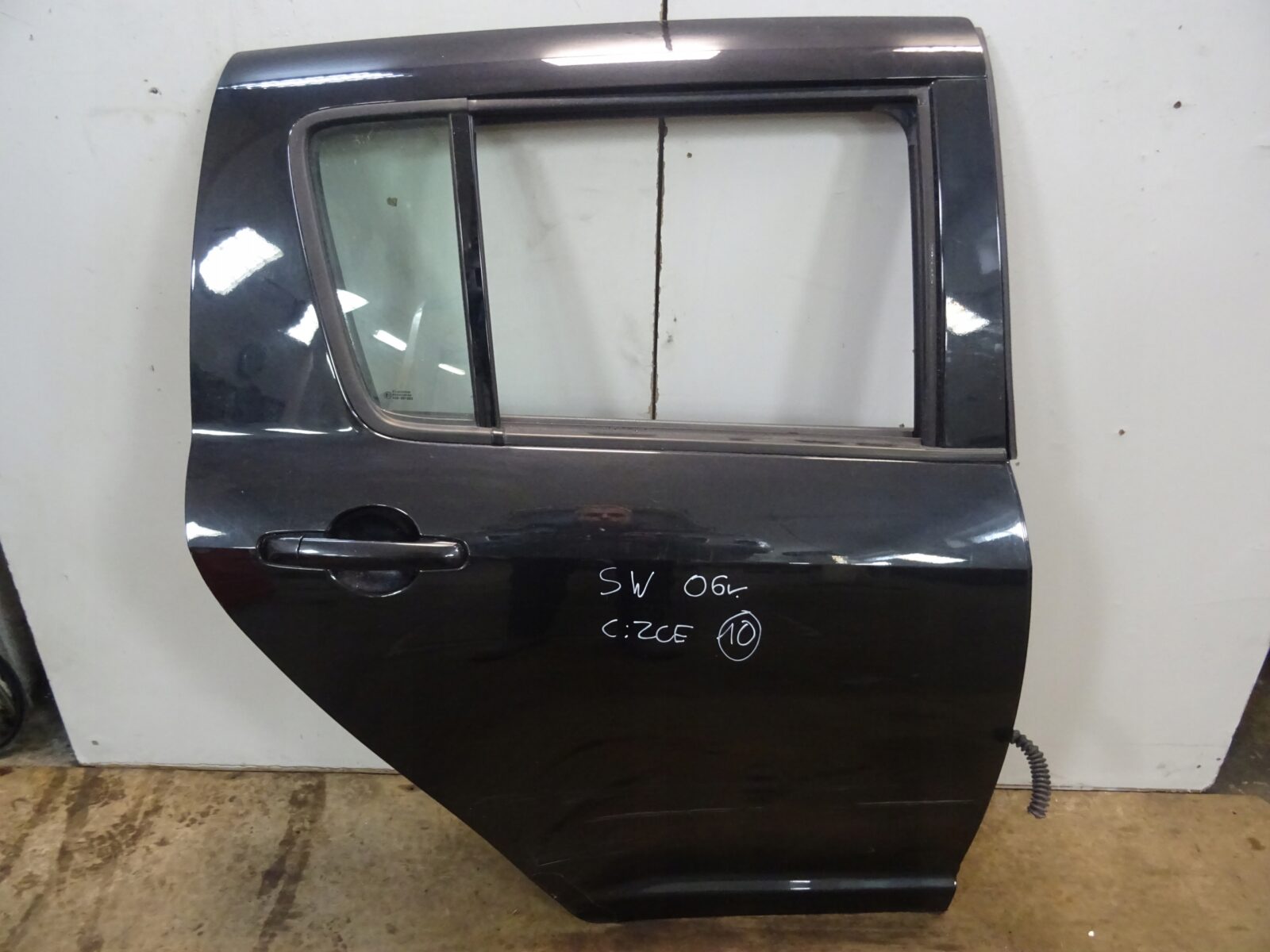 Suzuki Swift Mk6 III Drzwi Prawe Tylne Kołor Zce