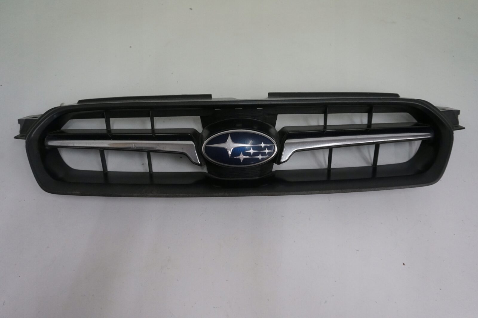 Subaru Legacy IV 2004-06r Grill Atrapa Znaczek 104