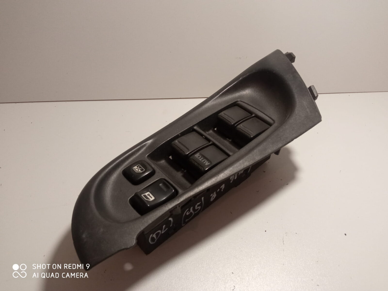 Nissan Almera N16 Panel Sterowania Szyb Lewy Przód Europa Bm510 80961