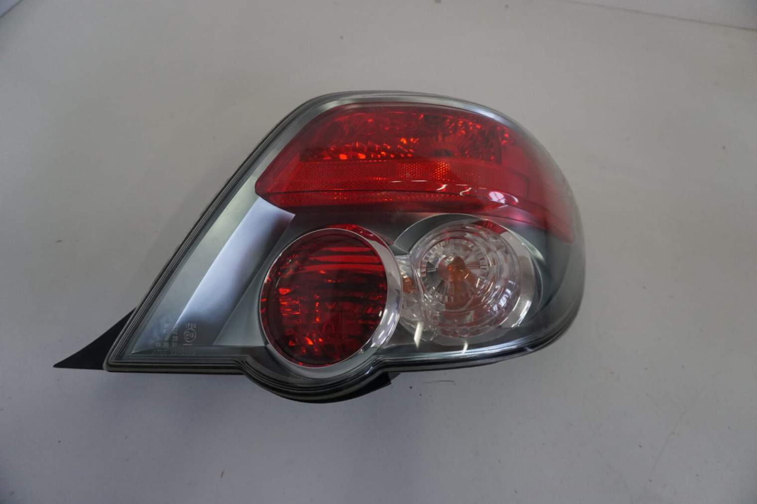 Subaru Impreza Gg Lampa Prawa Tylna Uk
