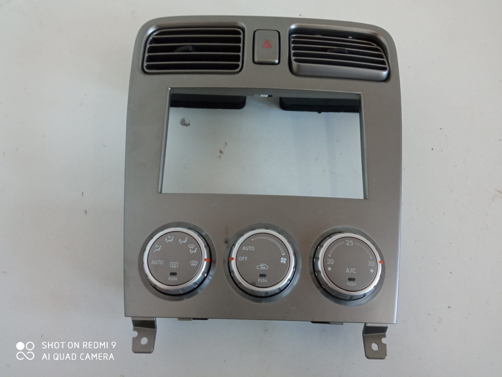 Subaru Forester II Sg Lift Panel Klimatyzacji Ramka Nawiewu 72311sa110