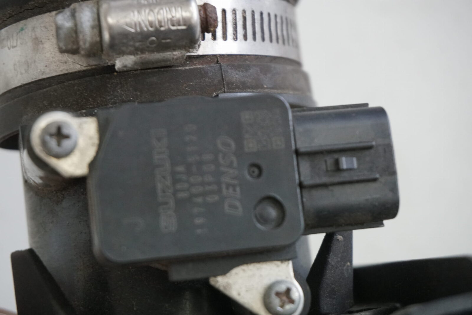 Suzuki Swift Mk7 Przepływomierz 197400-5129 13884-54la0 - obrazek 3