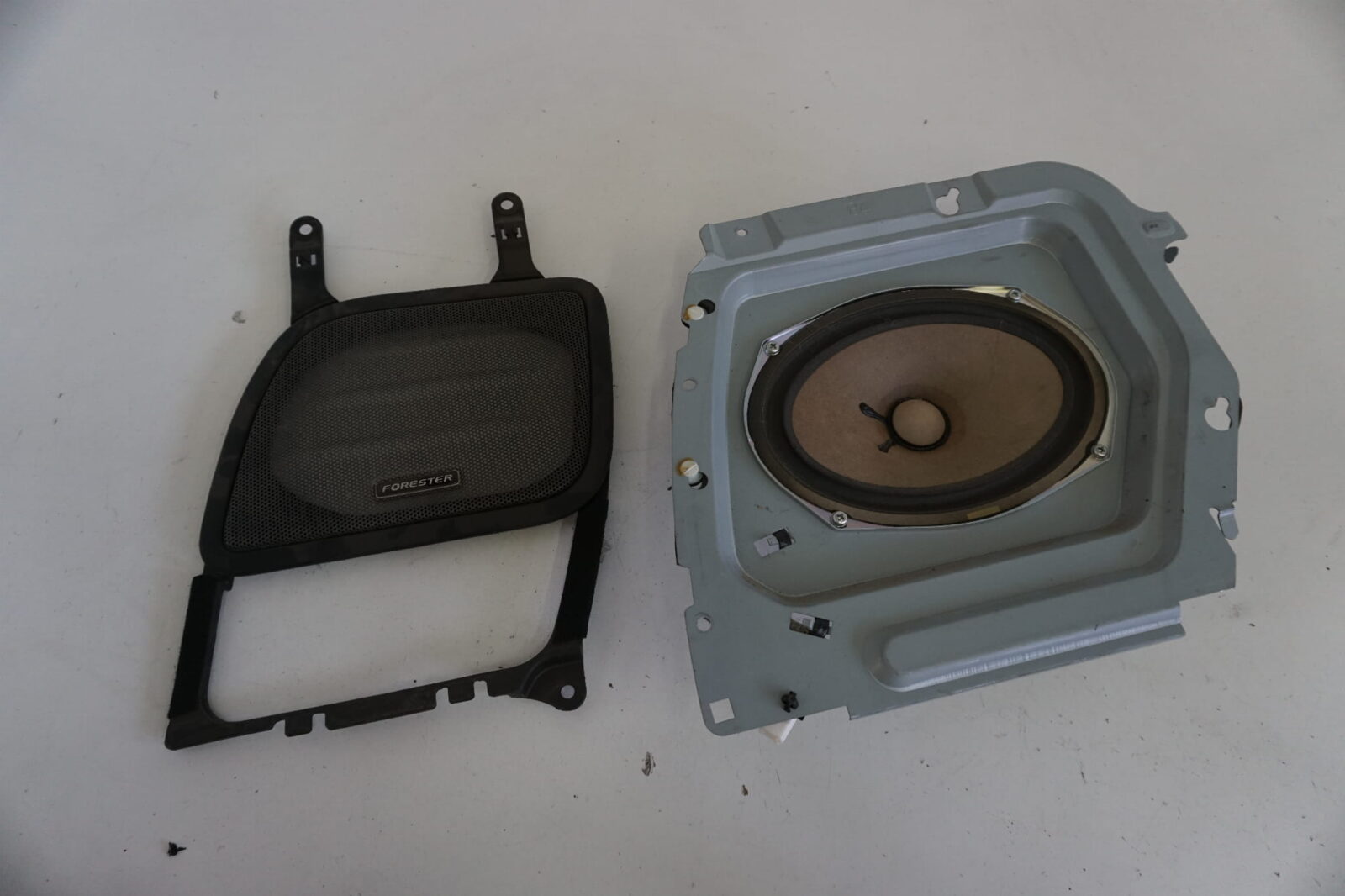 Subaru Forester Subwoofer Głosnik 86301sa140