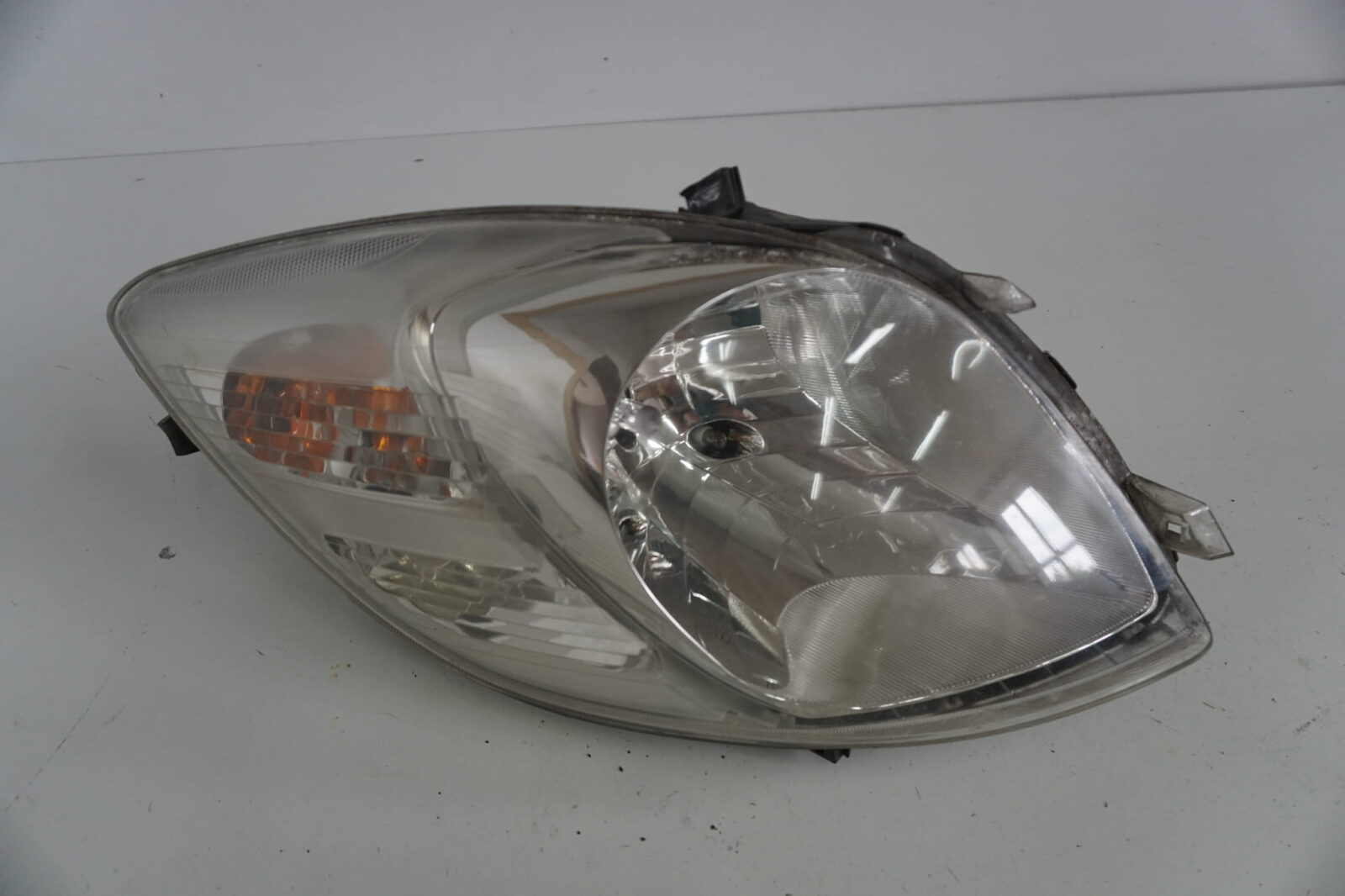 Toyota Yaris II Lampa Lewa Przednia Uk 81150-0d130