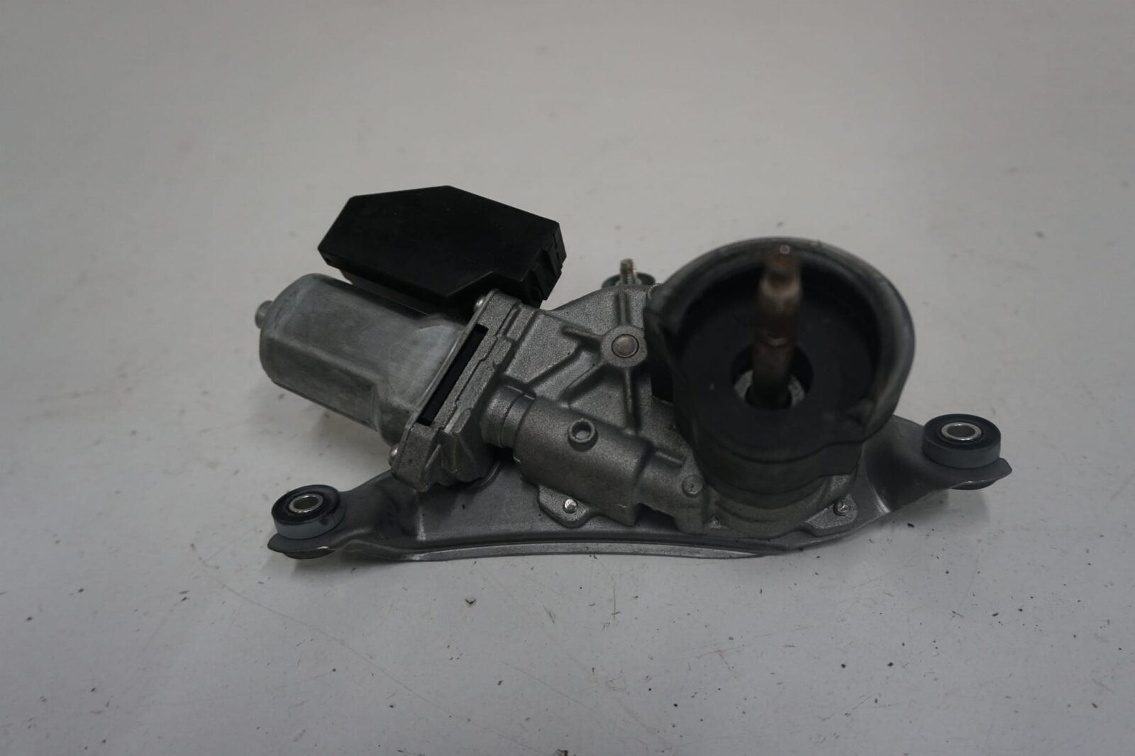 Toyota Auris I Silniczek Wycieraczki 85130-02030