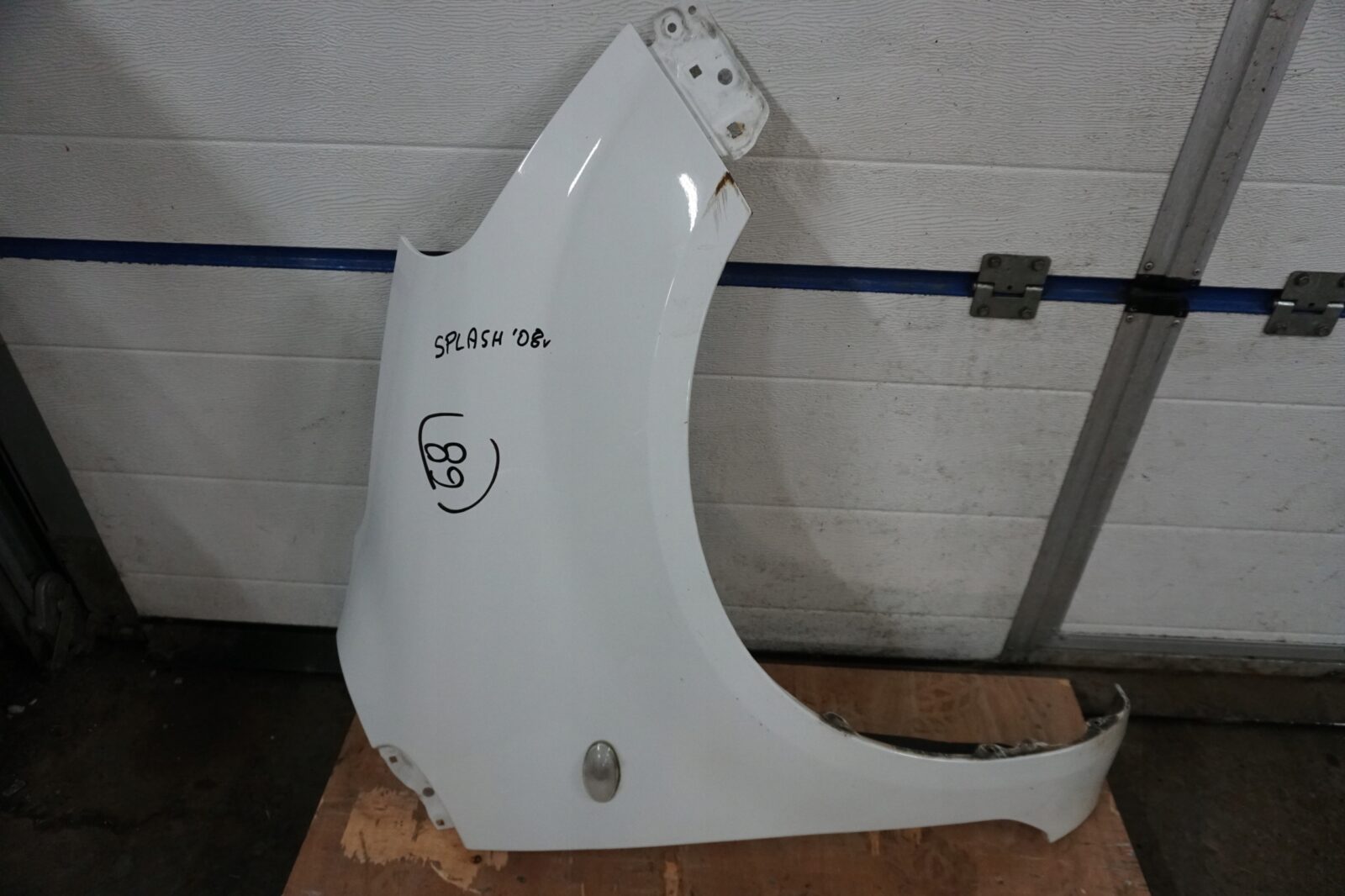 Suzuki Splash Błotnik Prawy Przedni Nr.68