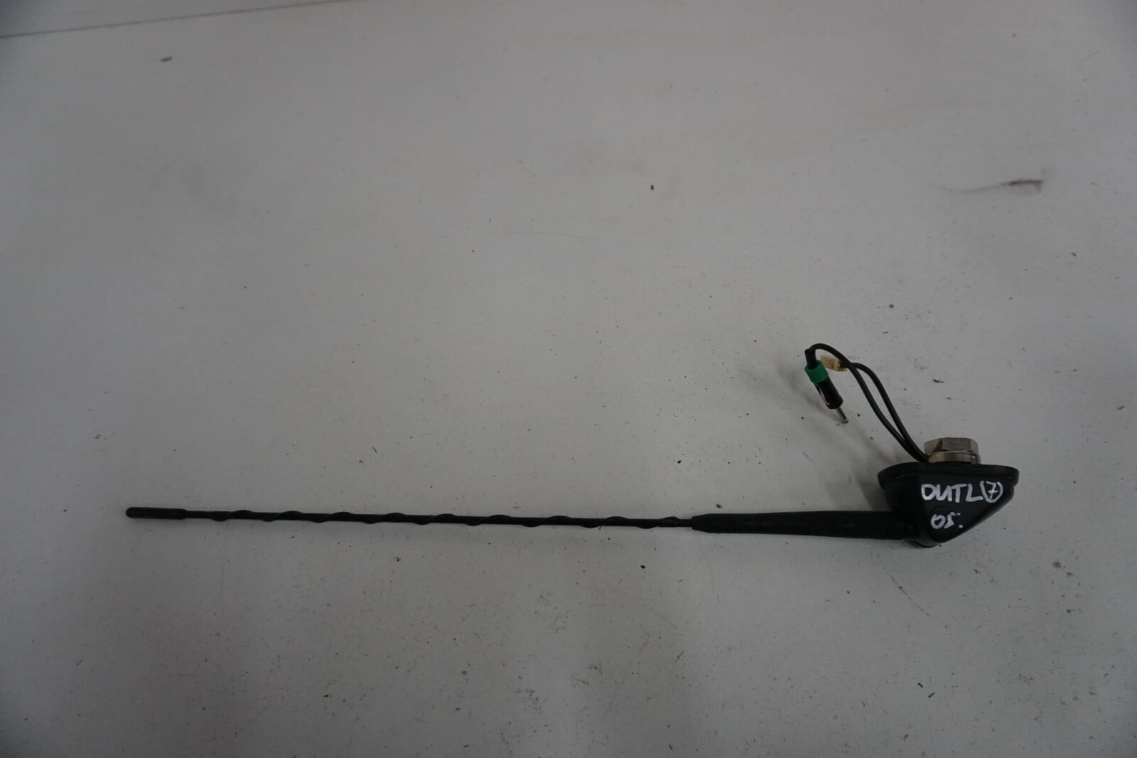Mitsubishi Outlander I Antena Dachowa
