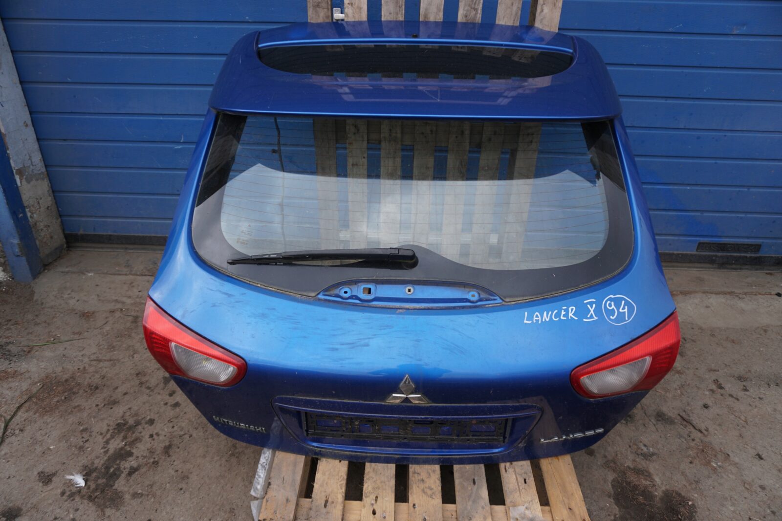 Mitsubishi Lancer VIII Klapa Bagażnika Szyba