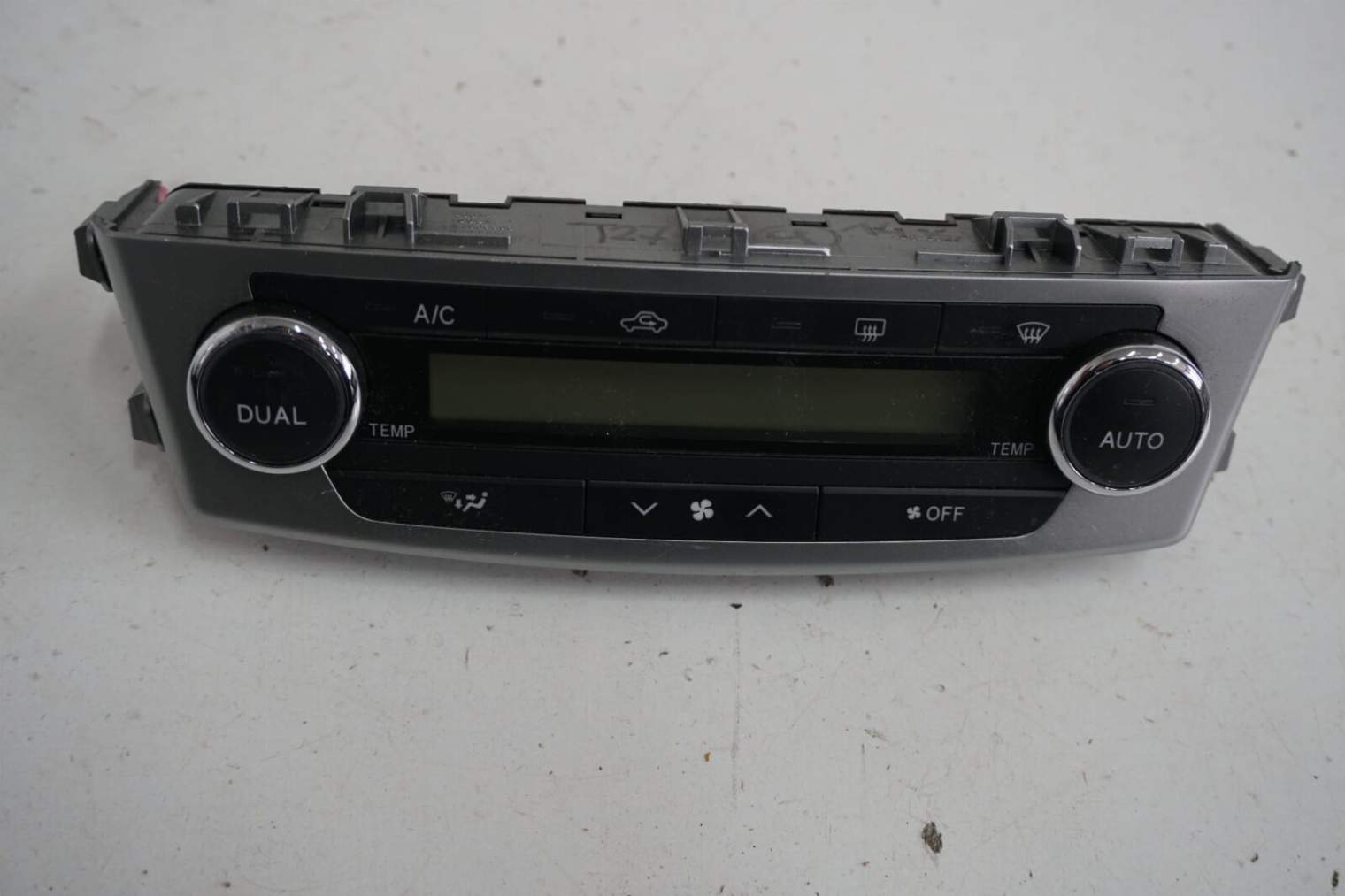 Toyota Avensis III T27 2.0d Panel Nawiewu Klimatyzacji 55900-05541