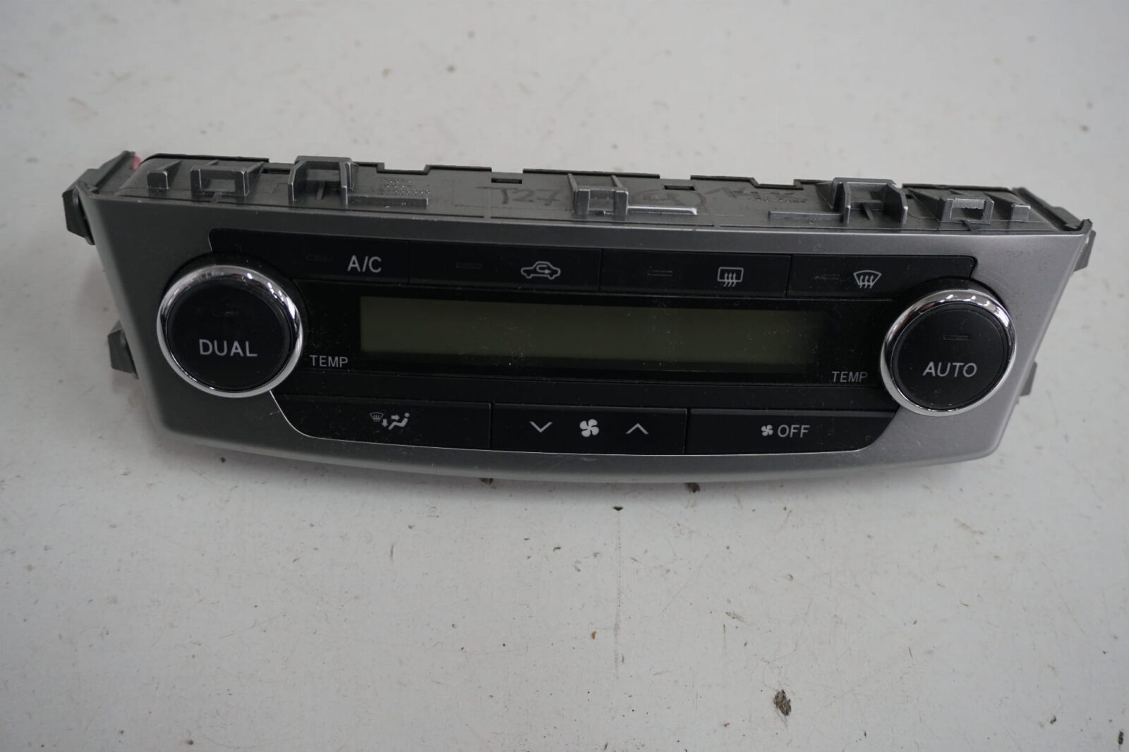 Toyota Avensis III T27 2.0d Panel Nawiewu Klimatyzacji 55900-05541