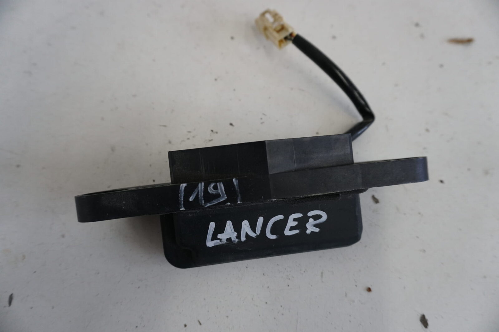 Mitsubishi Lancer VIII Mikrostyk Klapy Bagażnika