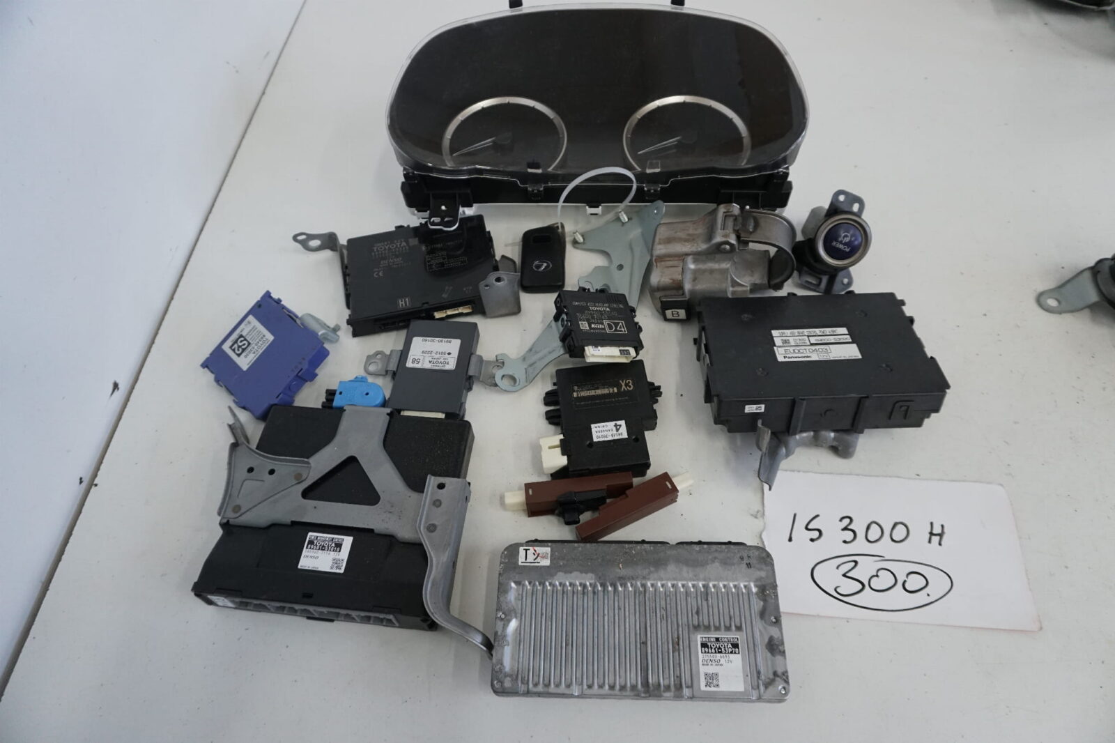 Lexus Is300h Sterownik Silnika 89661-53p70 89681-53010