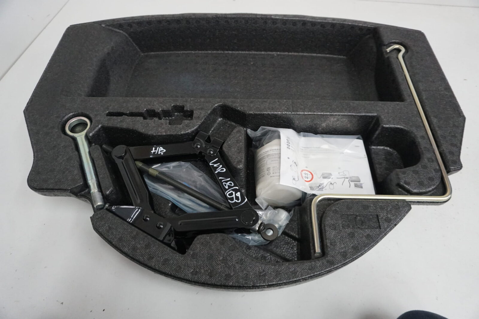 Subaru Impreza V 2018r Zestaw Naprawczy Kola Styropian Lewarek 97035fl000