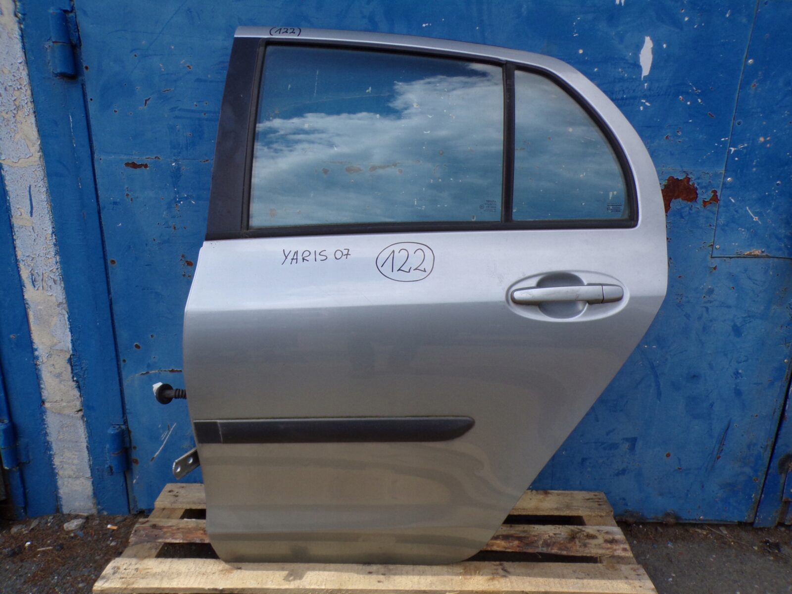 Toyota Yaris II Drzwi Lewe Tylne 1f8 Szyba Nr.122