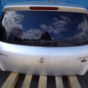 Suzuki Swift IV Mk7 Klapa Bagażnika Zcc Szyba 69100-68L00 ; 84570-68L00