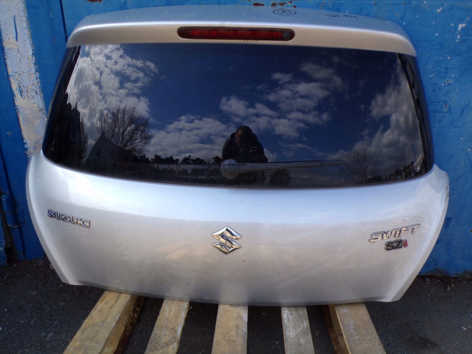 Suzuki Swift IV Mk7 Klapa Bagażnika Zcc Szyba 69100-68L00 ; 84570-68L00