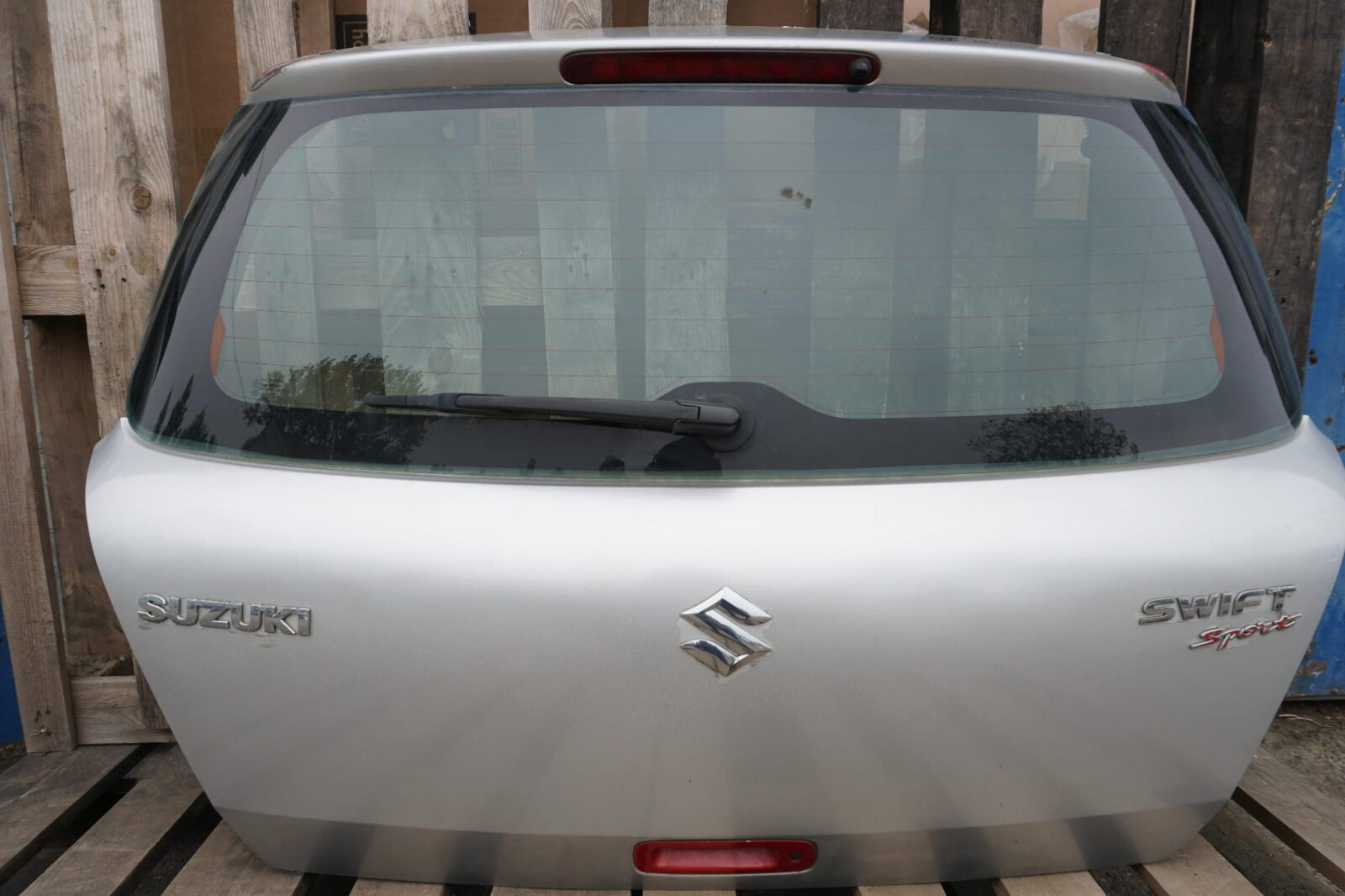 Suzuki Swift Mk6 III Szyba Tylna Klapa Bagażnika