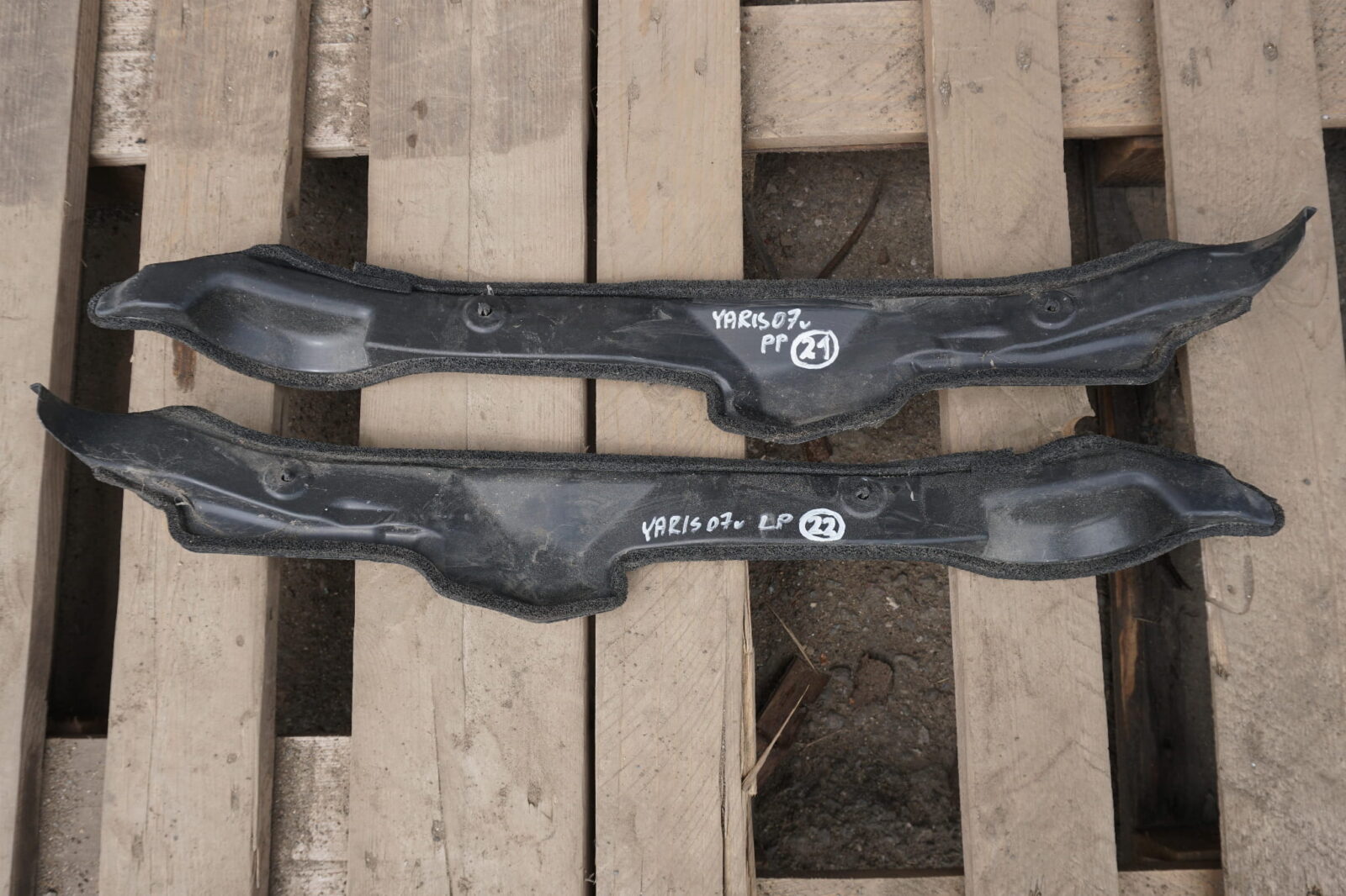 Toyota Yaris II Listwy 53828-52120 53827-52100