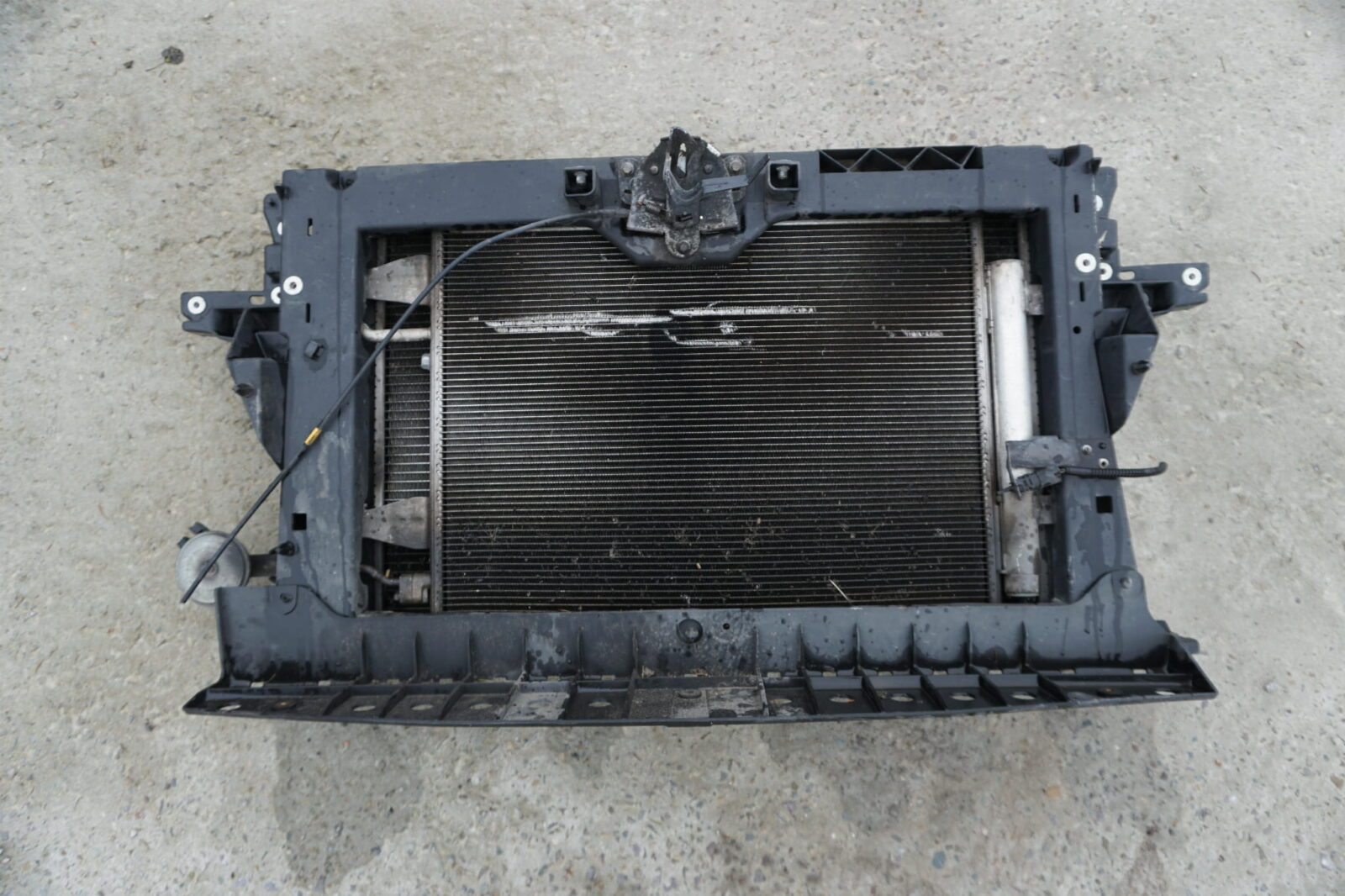 Mitsubishi Colt VI LIFT 2011R Pas Przedni Chłodnice