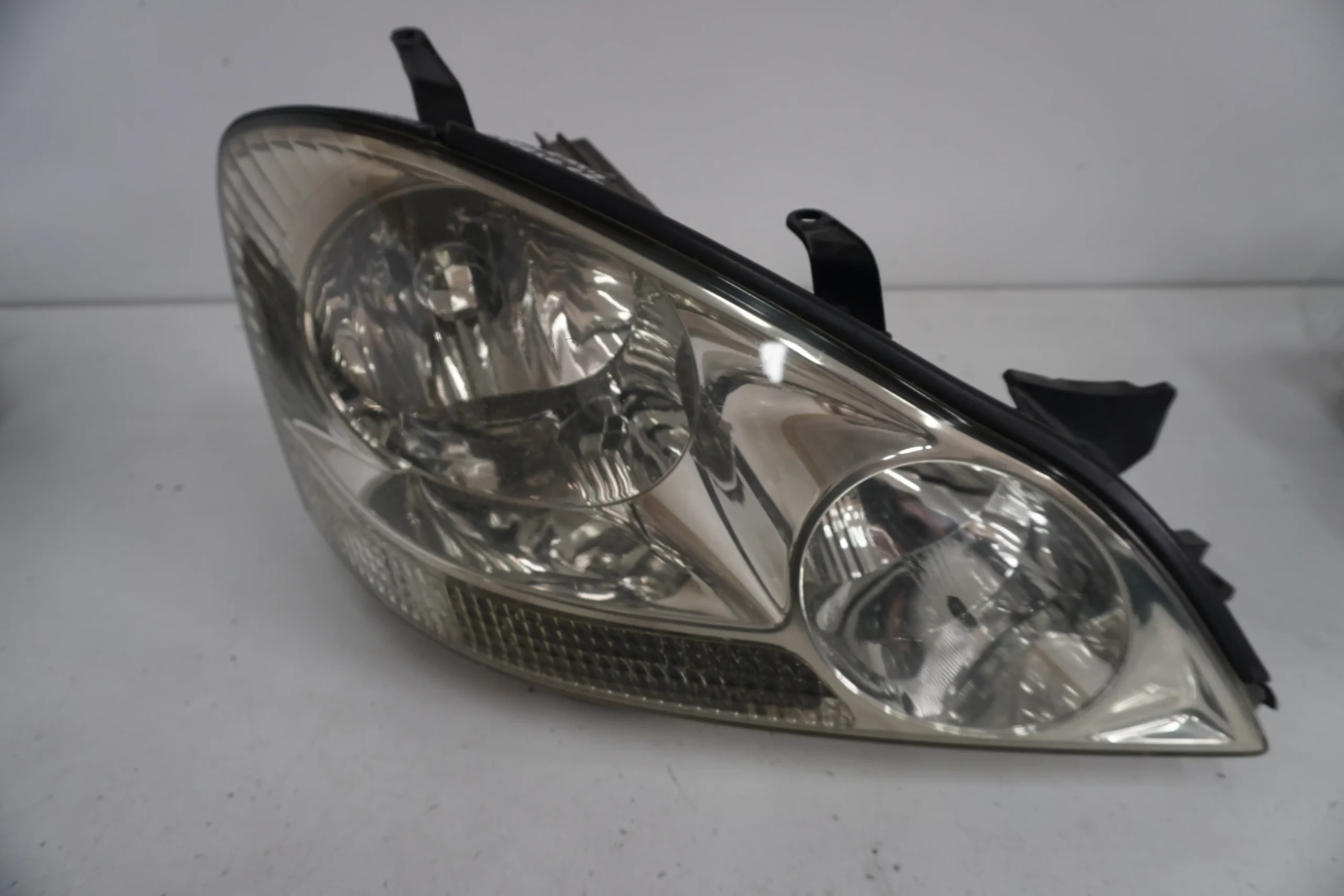 Toyota Avensis Verso 2002r Lampa Prawa Przednia Przód Europa (NR 68)