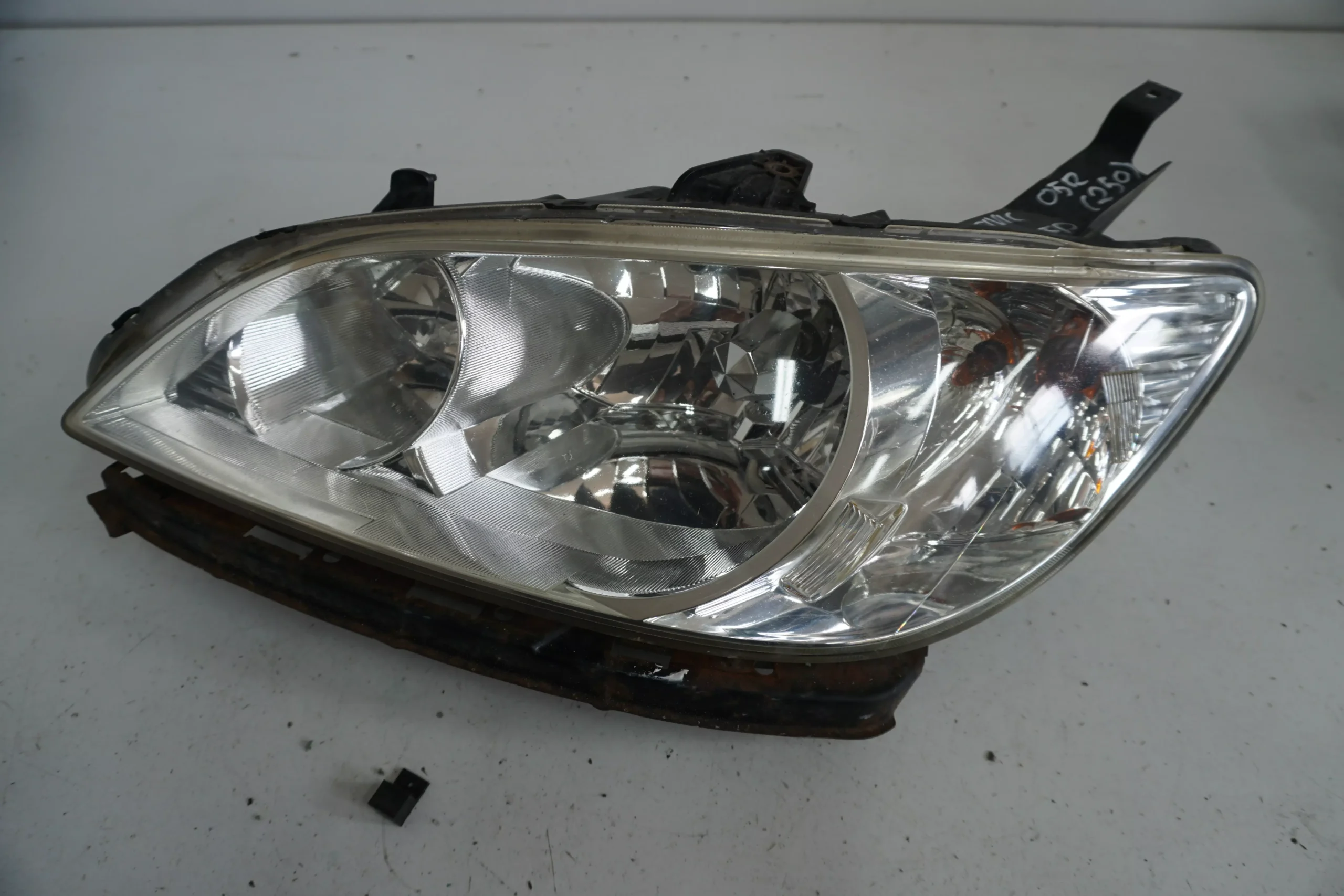 Honda CIVIc VII Sedan 2005r Lampa Lewa Przednia Przód Uk (NR 250)