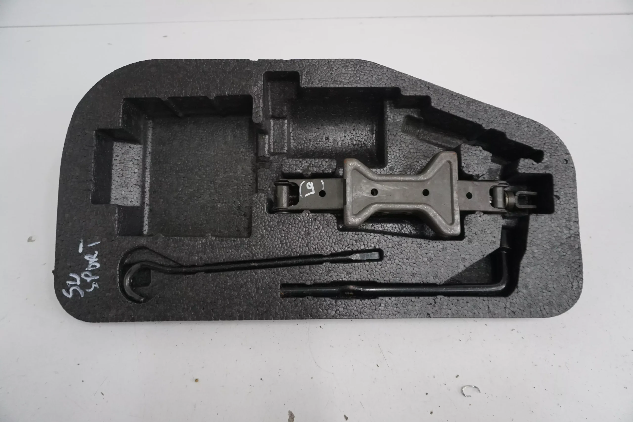Suzuki Swift Mk6 Zestaw Naprawczy Lewarek Styropian 57k1