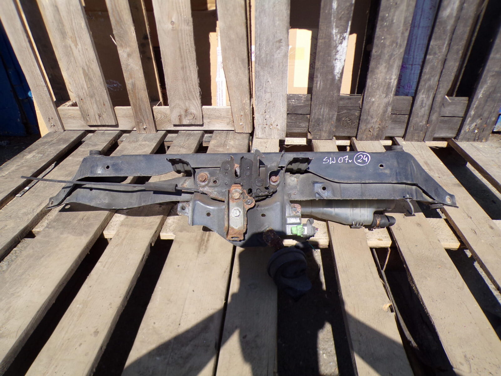 SUZUKI SWIFT MK6 III belka pas przedni zbiornik NR.24