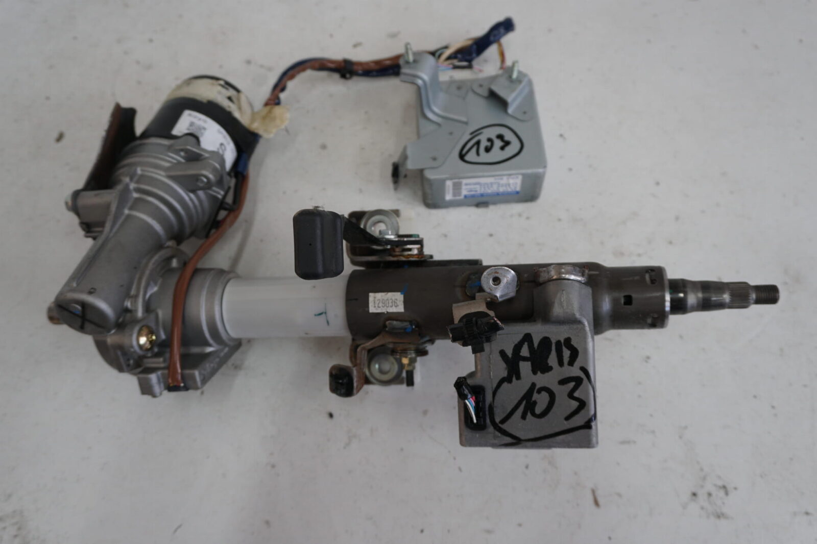 Toyota Yaris II Kolumna Kierownicza 45200-0d080 89650-0d100 Nr.103