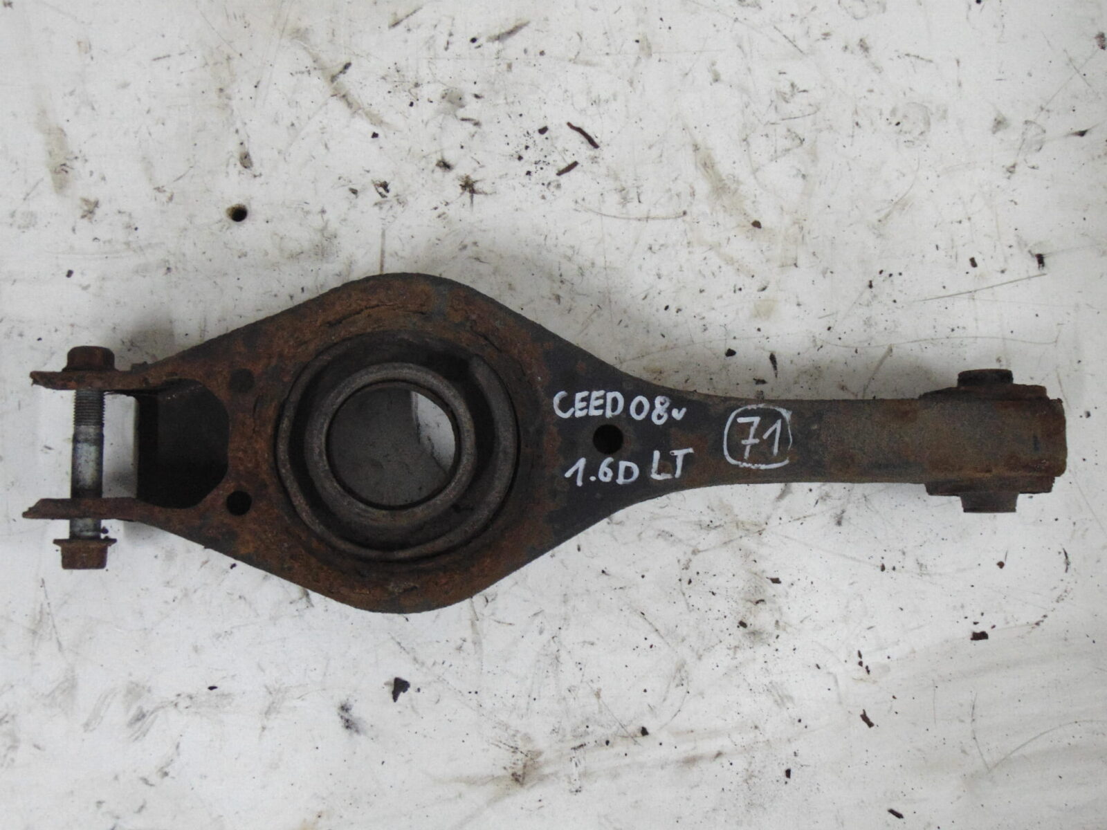 Kia Ceed 2008r Wahacz Dolny Lewy Tył