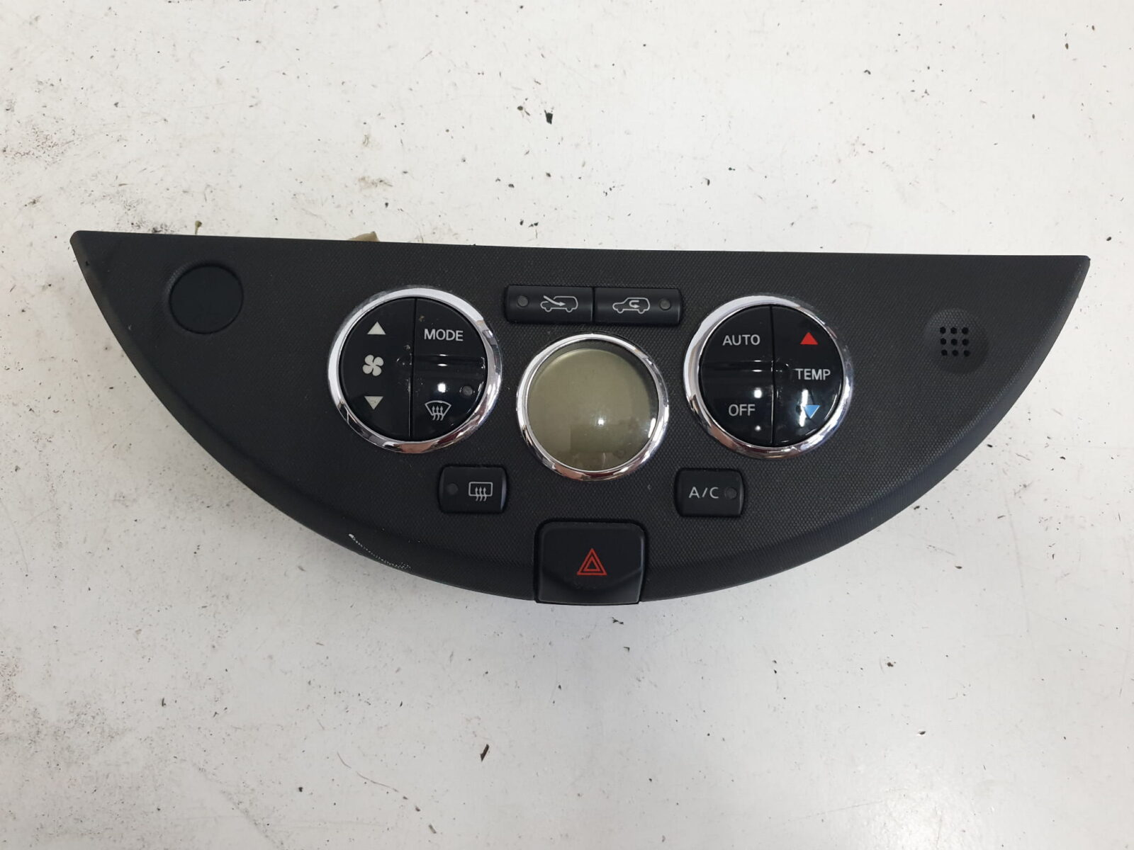 Nissan Note E11 Panel Nawiewu Klimatyzacji 275009U00A (NE 111)