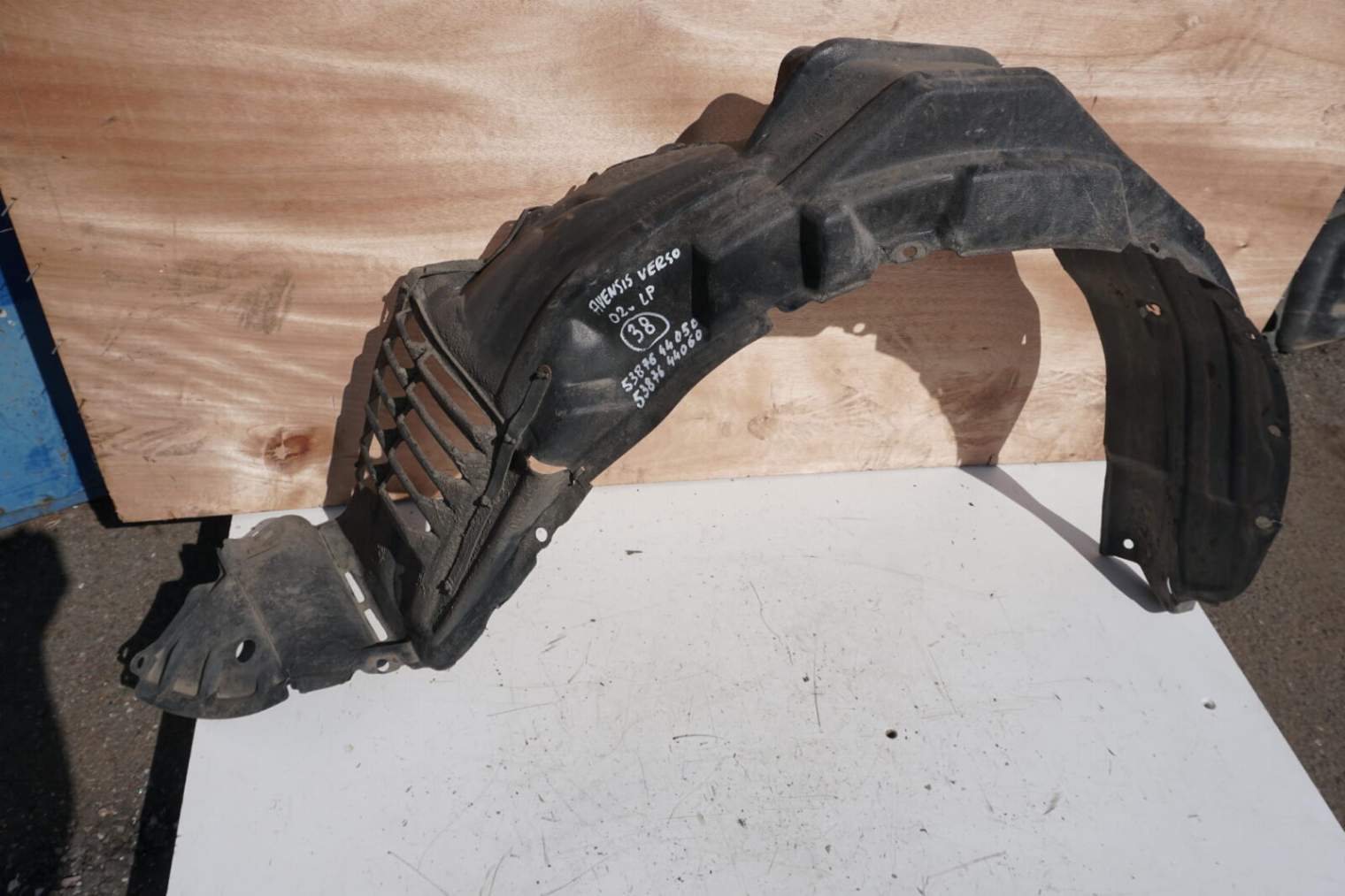 Toyota Avensis Verso 2002r Nadkole Lewe Przednie 53876-44050 53876-44060