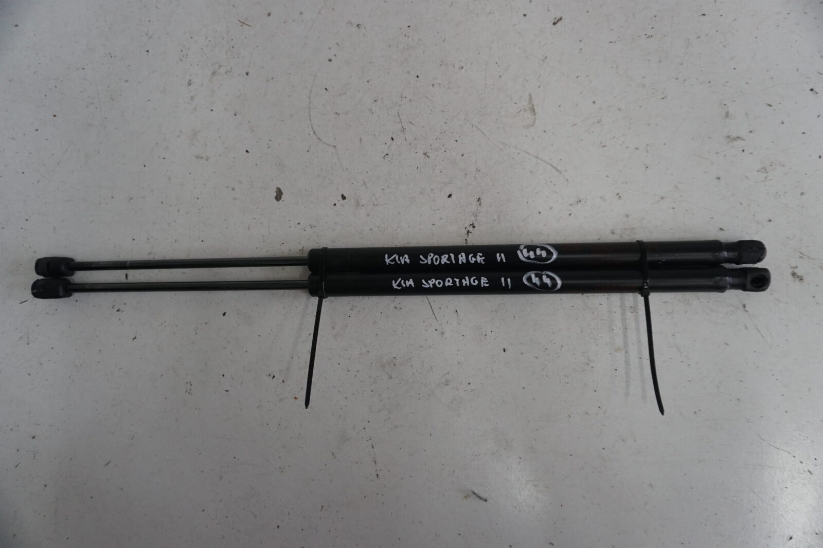 Kia Sportage II Siłowniki Klapy Bagażnika 81780-1f010