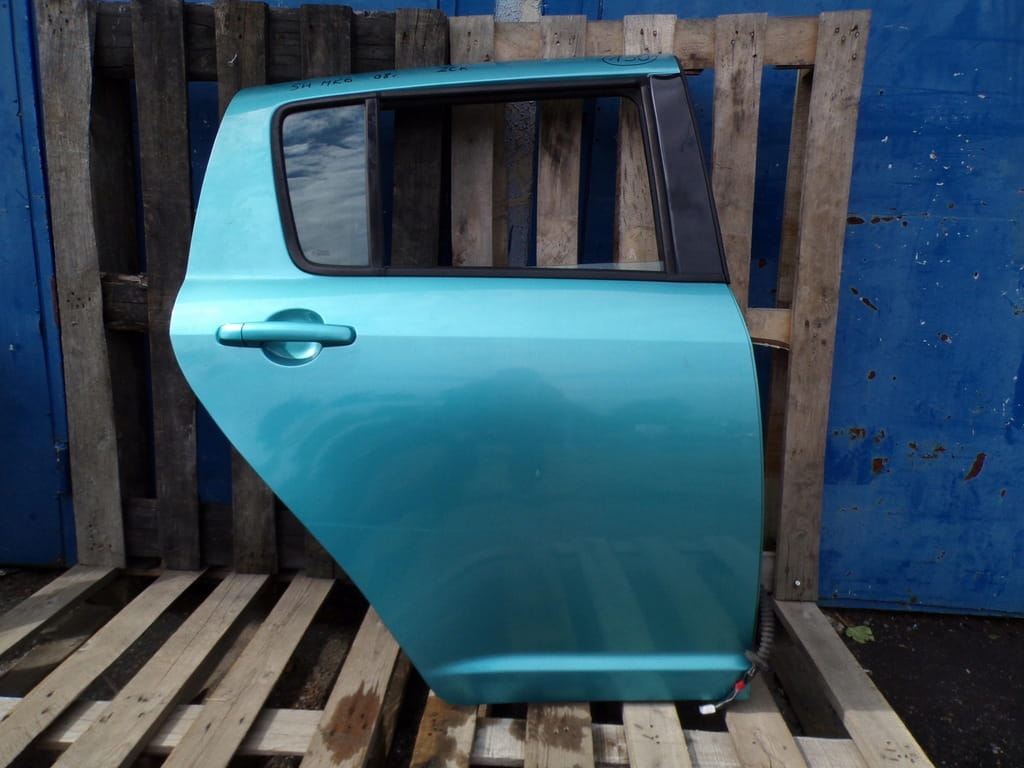 Suzuki Swift Mk6 III Drzwi Prawe Tylne ZKC