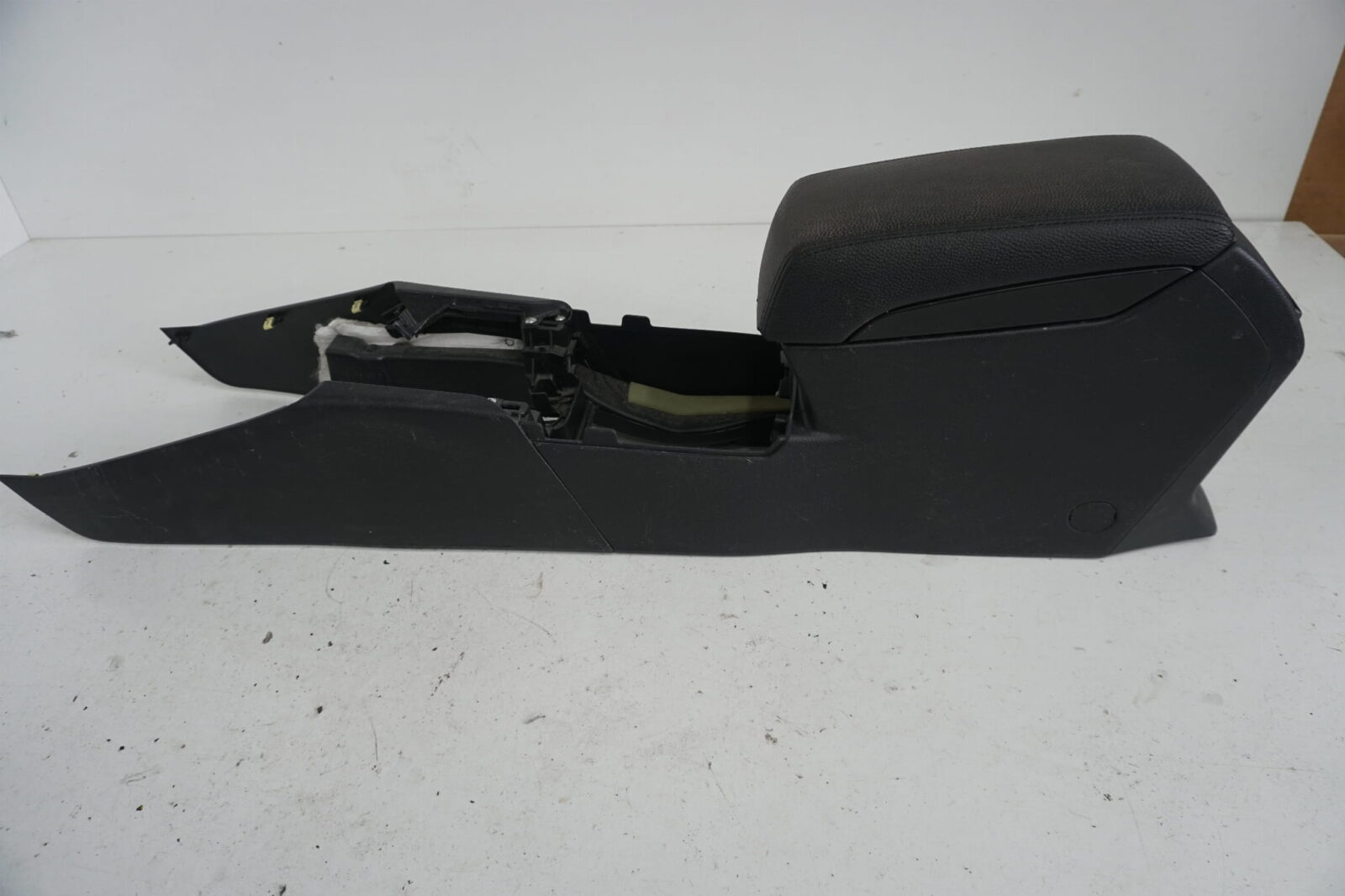 Subaru Legacy V Podłokietnik 92143aj010 92136aj010