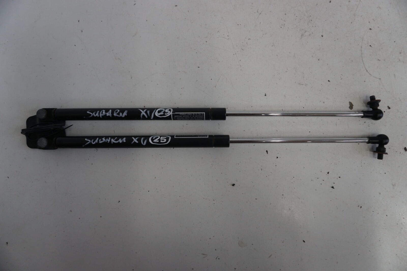 Subaru XV Siłowniki Klapy Tył Komplet