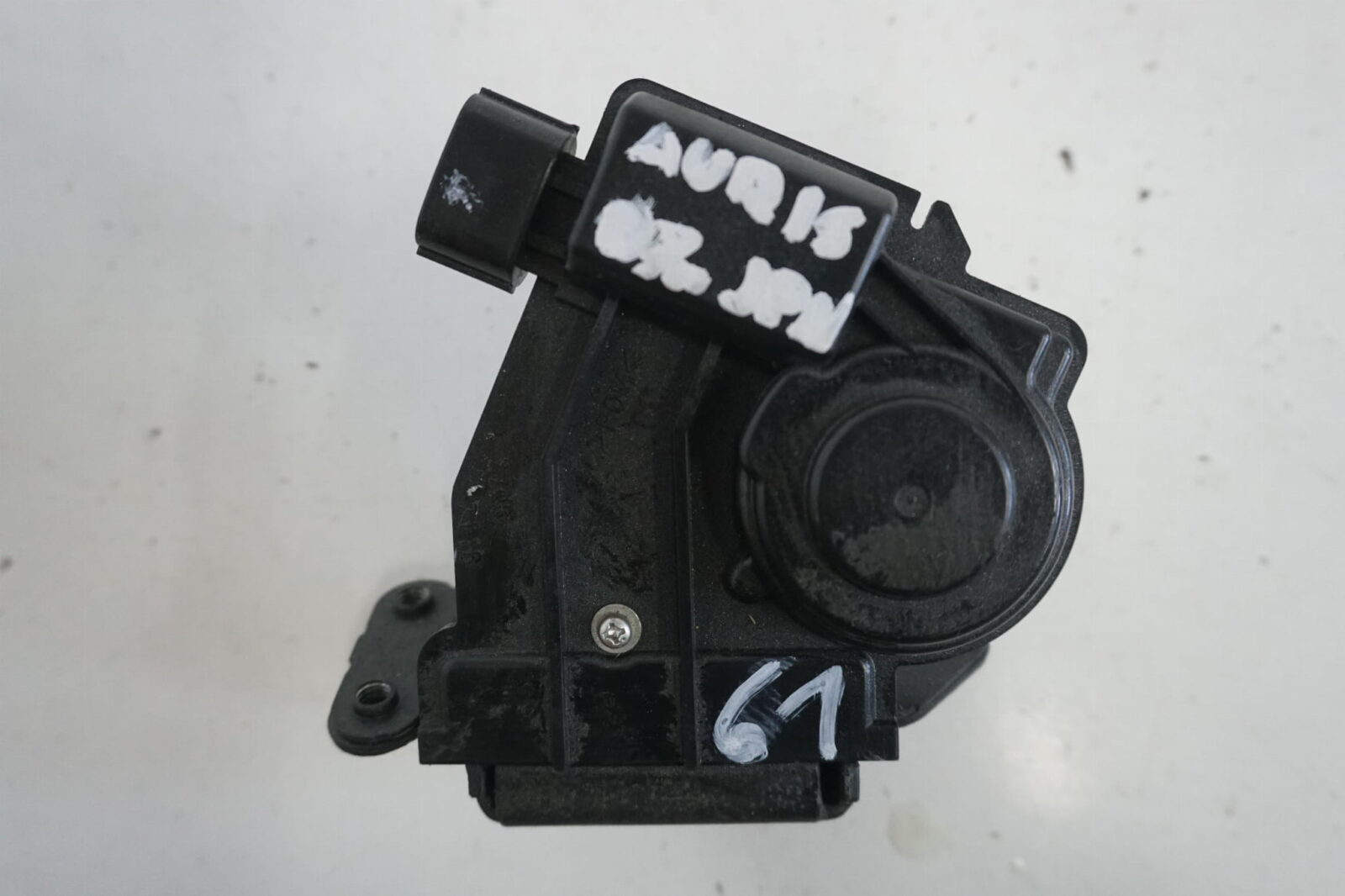 Toyota Auris I 2006-2012R ZAMEK KLAPY Bagażnika 6935028150 WERSJA JAPOŃSKA JAPONSKI