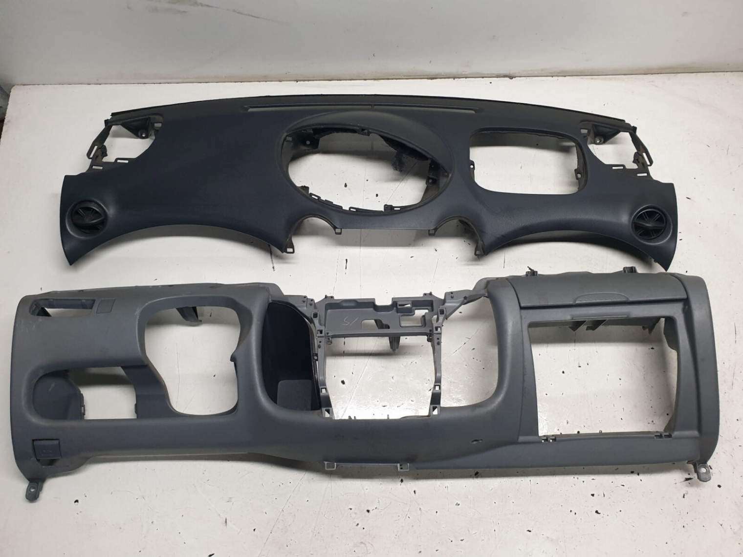 Toyota Yaris I Deska Rozdzielcza Konsola Europa 55303-52010 55301-52010