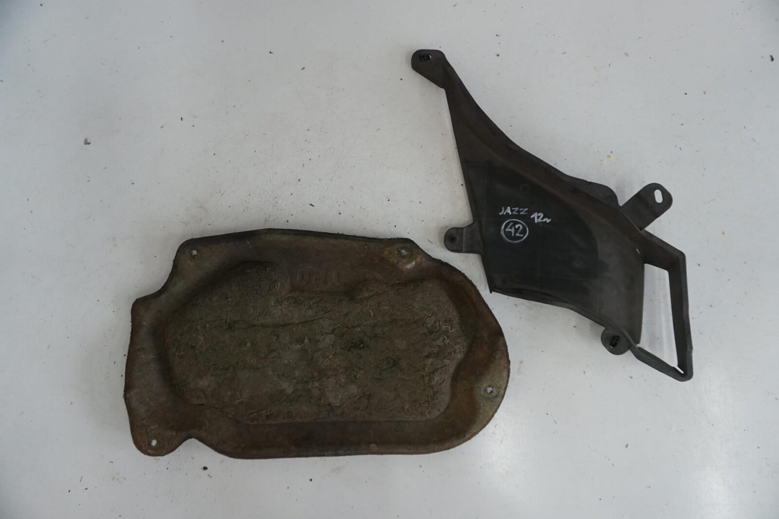 Honda Jazz III 2012r Wygłuszenie Maski Kierownica Powietrza